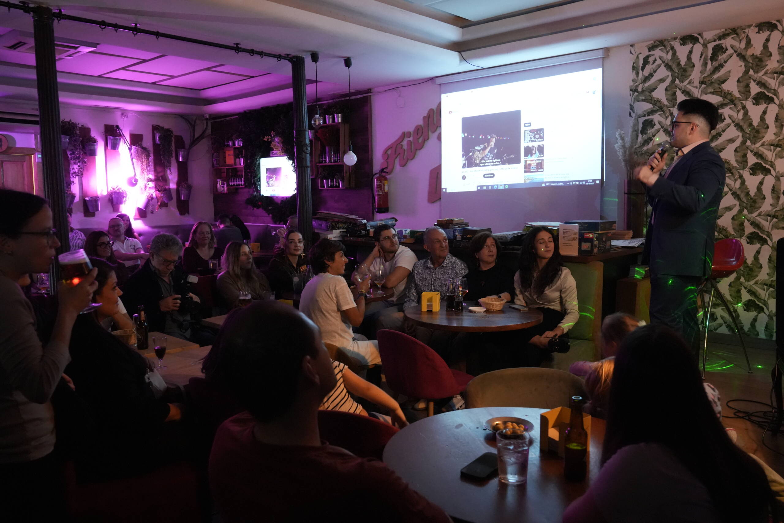 A comedy night in full swing at Madrid Comedy Festival