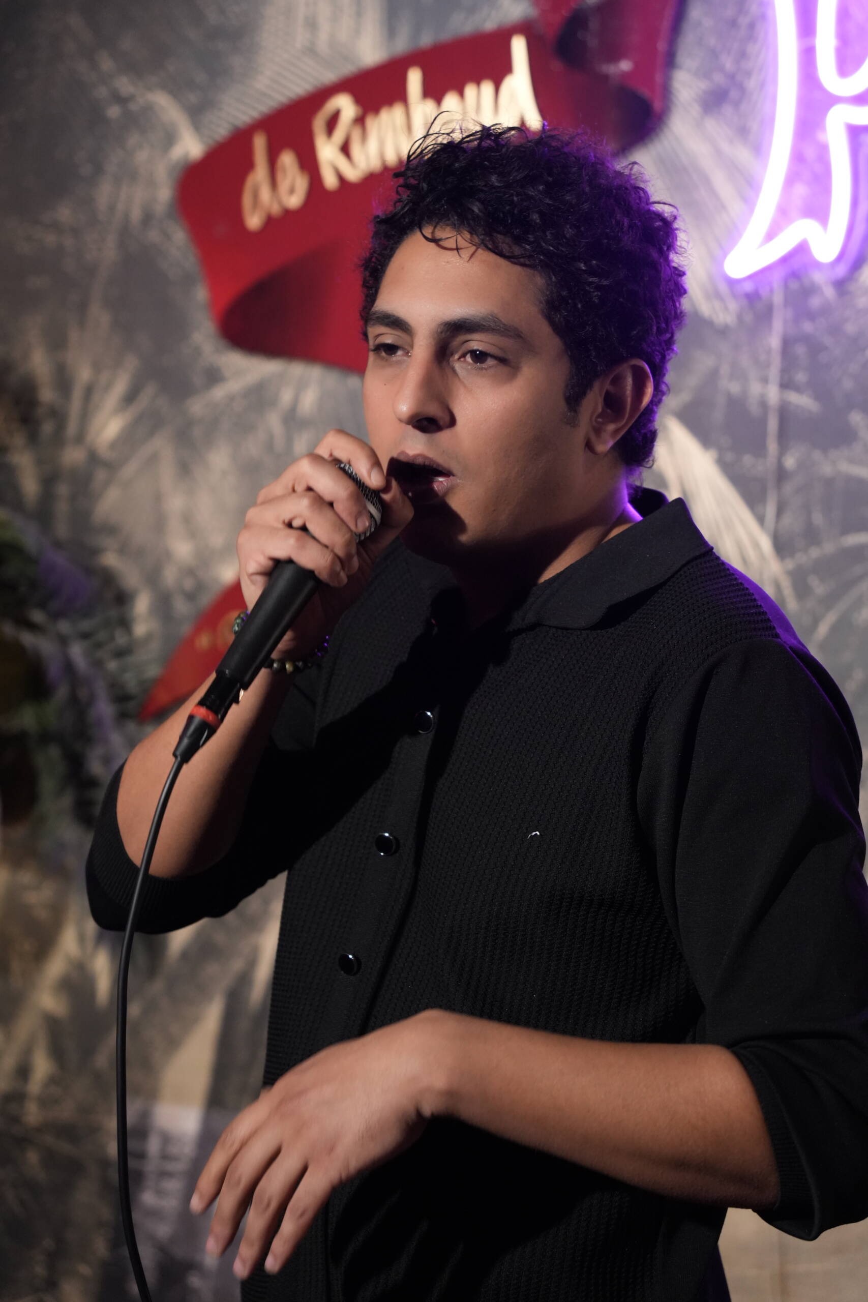 A comedian works the mic during a Madrid Comedy Festival show