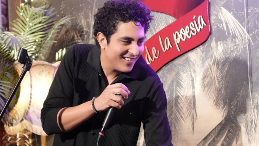 Comedian performing stand-up on stage at Madrid Comedy Festival
