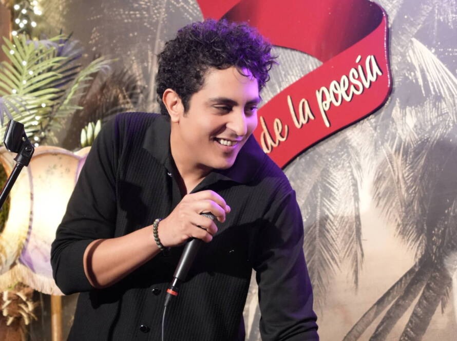 Comedian performing stand-up on stage at Madrid Comedy Festival