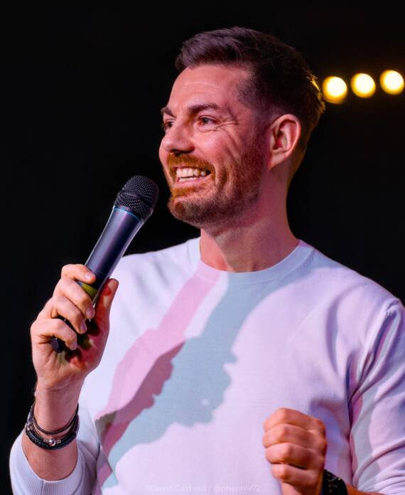 Iain Anderson performing stand-up comedy at Madrid Comedy Festival